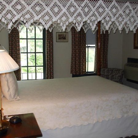 Wayside Inn Middletown Екстер'єр фото