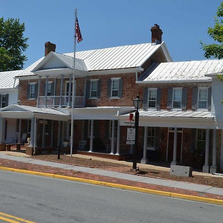 Wayside Inn Middletown Екстер'єр фото